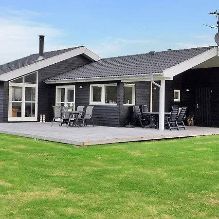 Strandby Semesterbostad *