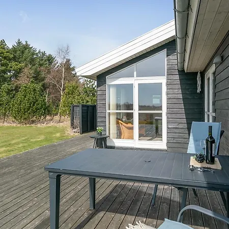 Strandby Semesterbostad *
